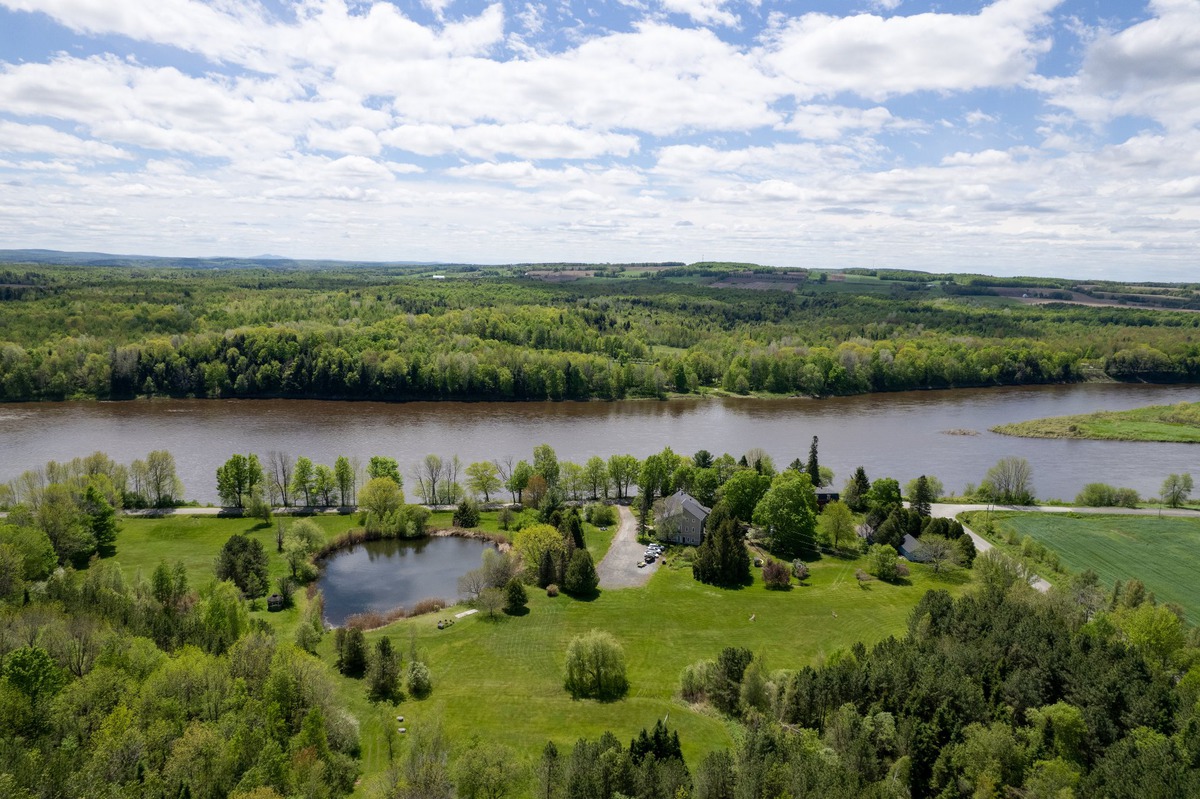 Vue aérienne panoramique du domaine