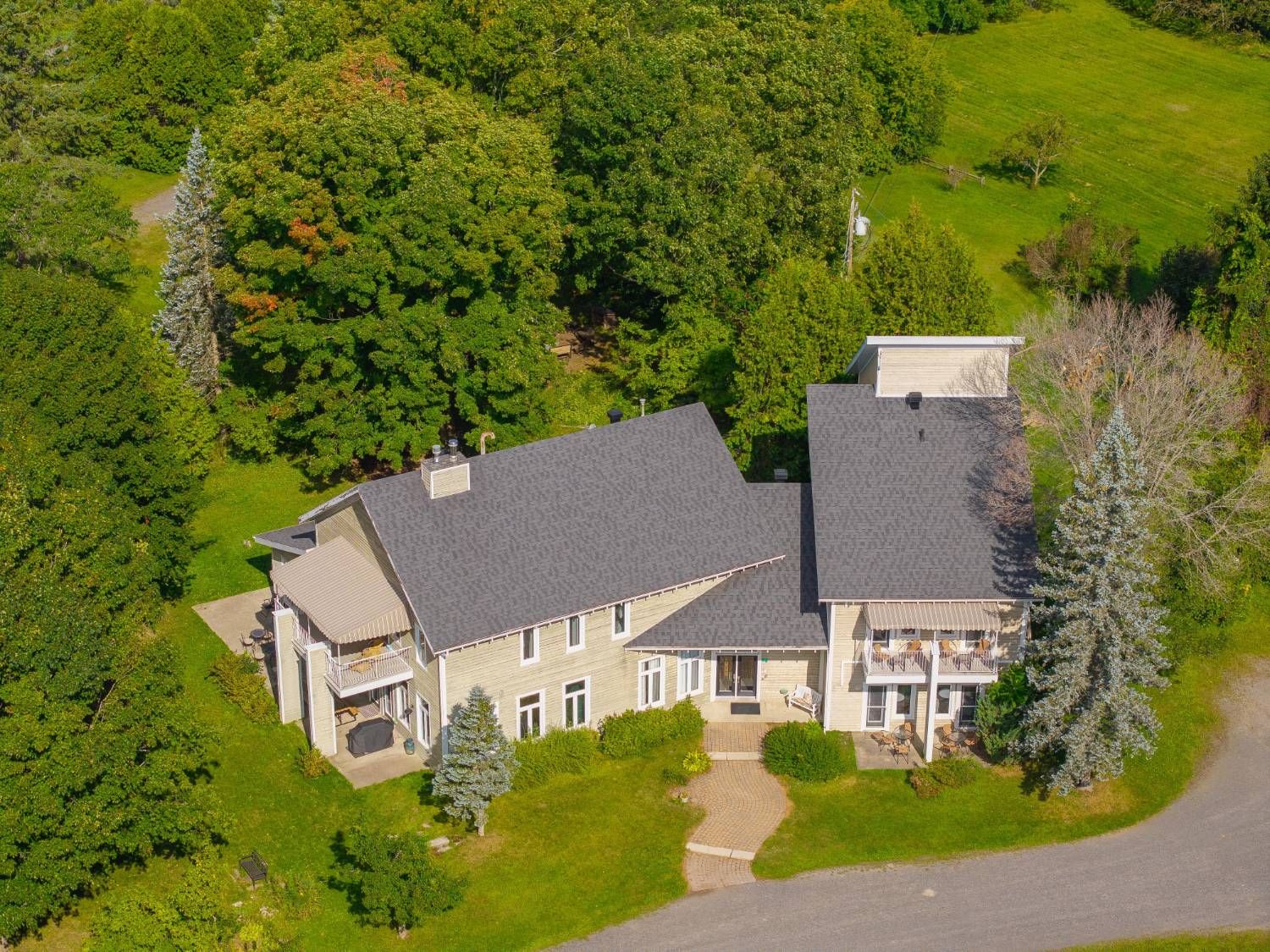 Vue aérienne de l'auberge