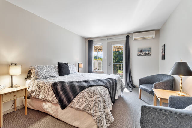 Chambre avec portes françaises